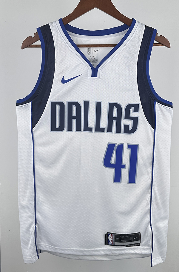 Dallas white &NOWITZKI 41